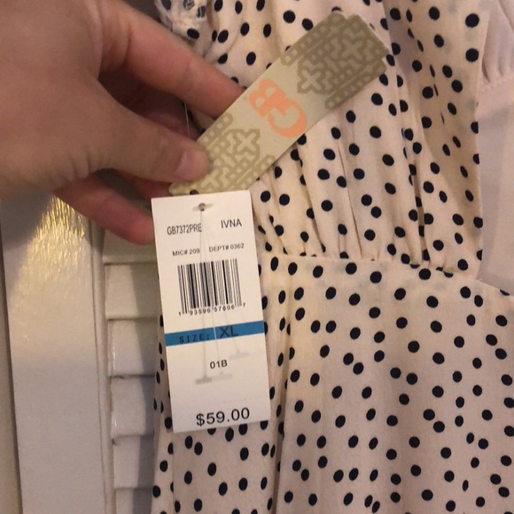 White polka dot dress - Picture 4 of 5